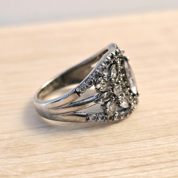 Size 9 BELLA LUCE 4.80CTW RHODIUM OVER STERLING SILVER RING (3.27CTW DEW) - Picture 3 of 10